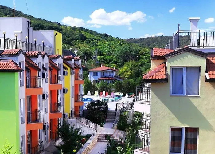 2 Bedroom Flat In Apartment *